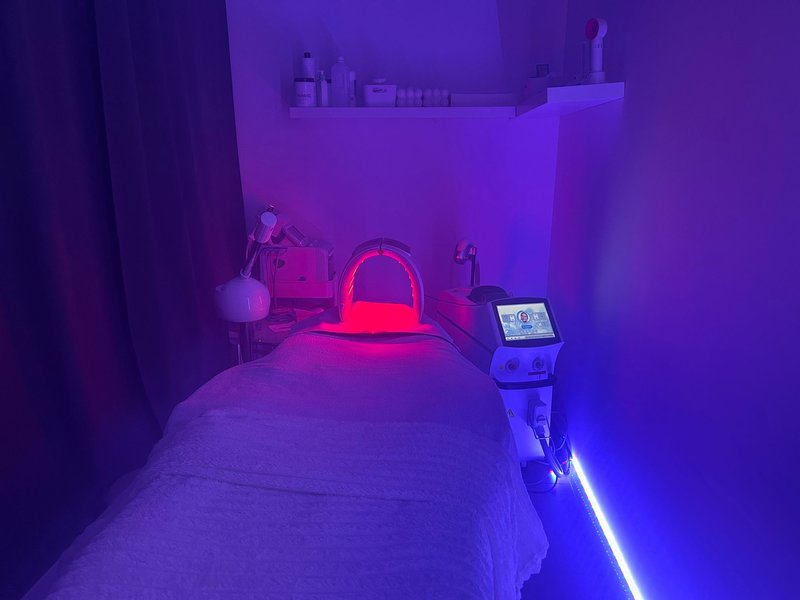 Salle laser diode — arche LED rouge